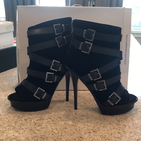 Steve Madden A-Roxana Black Booties - Picture 2 of 5
